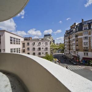 Paris XV - Métro Commerce - Appartement familial avec balcon