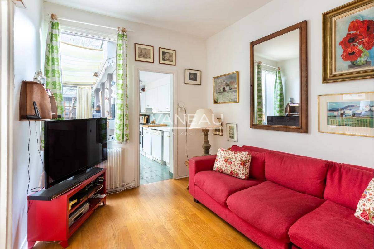 PARIS XVI - Auteuil Sud - Maison familiale avec jardin dans un h