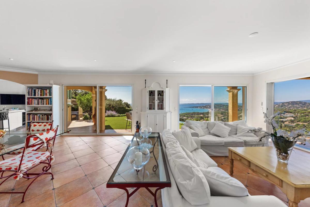 Villa d'Exception à Sainte-Maxime – Vue Mer Panoramique et Pisci