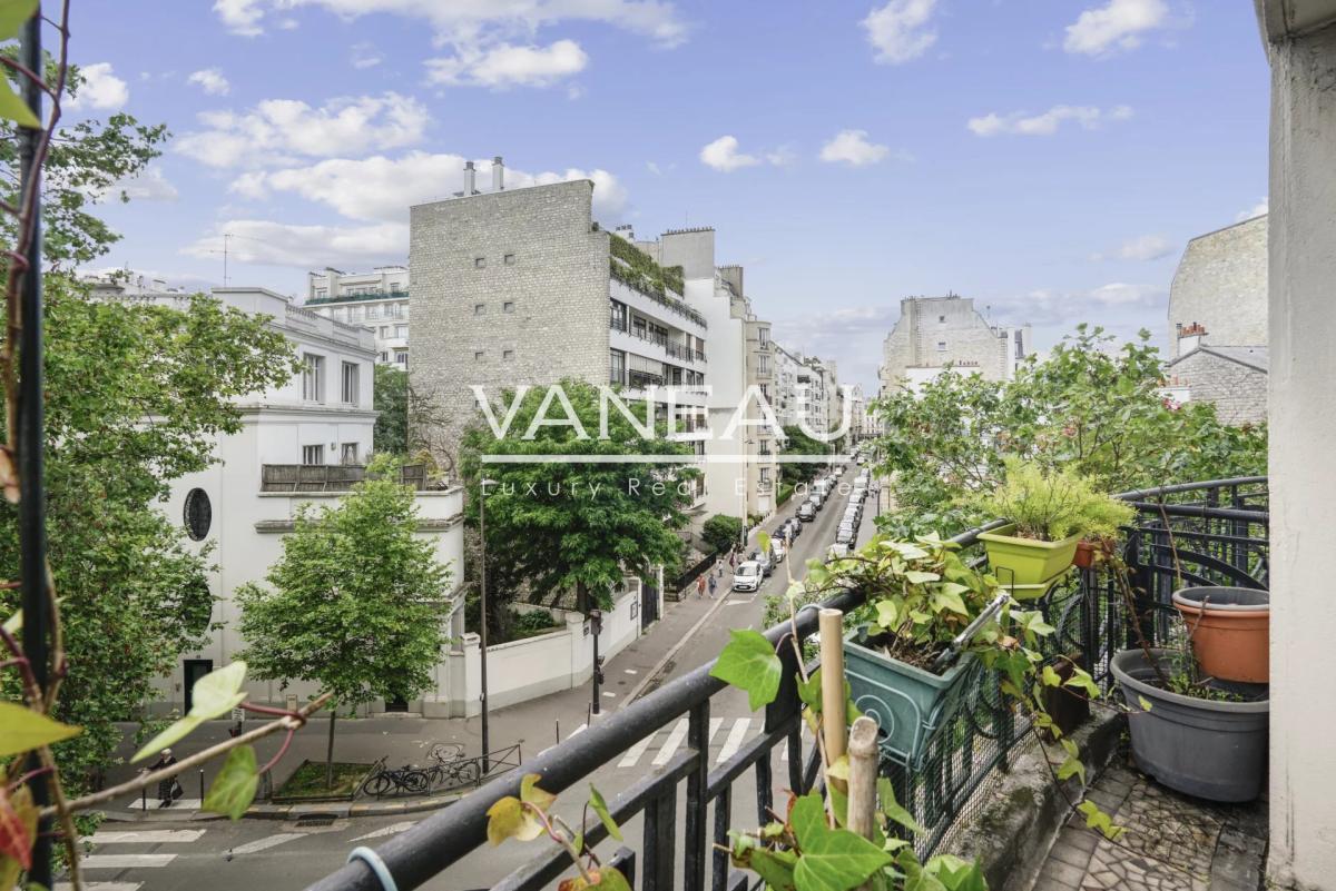 EXCLUSIVITE - PARIS XVI - Village d'Auteuil - Beau deux pièces a