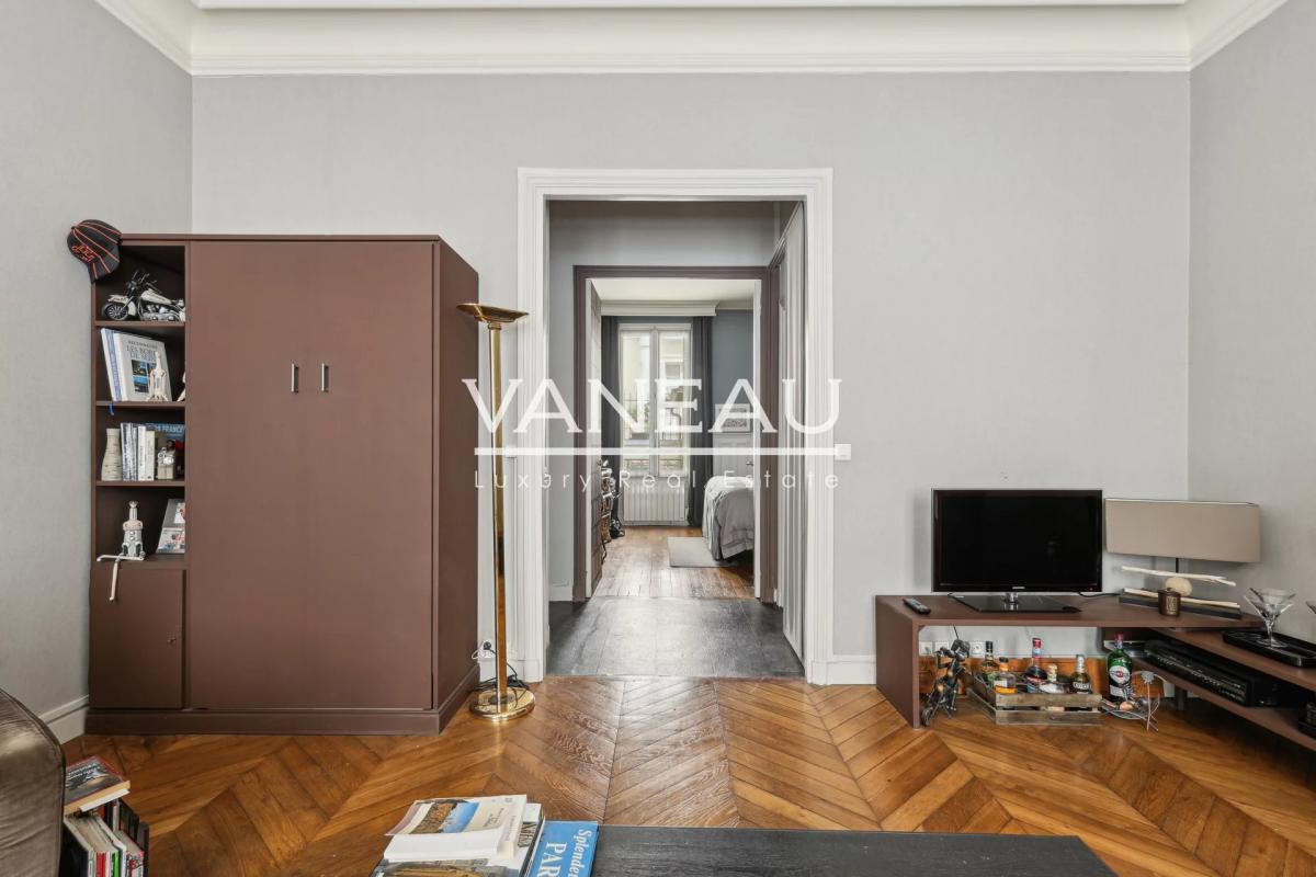 PARIS XV ème Pasteur  Appartement  2 pièces rénové en rez-de cha