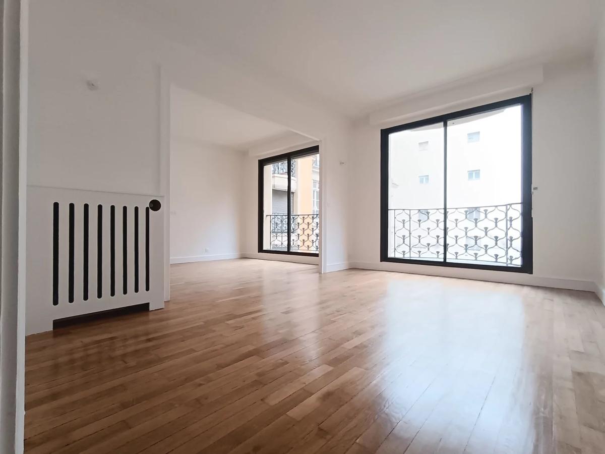 3 pièces 1 chambre 33 Avenue Montaigne