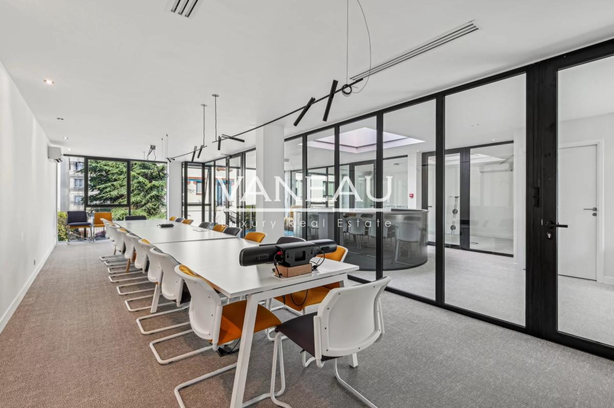 92400-COURBEVOIE-IMMEUBLE AVEC COMMERCIALITE