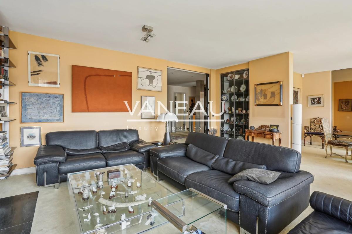 Ecole Militaire – Duplex d’exception avec son Roof Top de 130m²