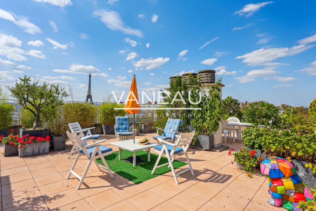 Ecole Militaire – Duplex d’exception avec son Roof Top de 130m²