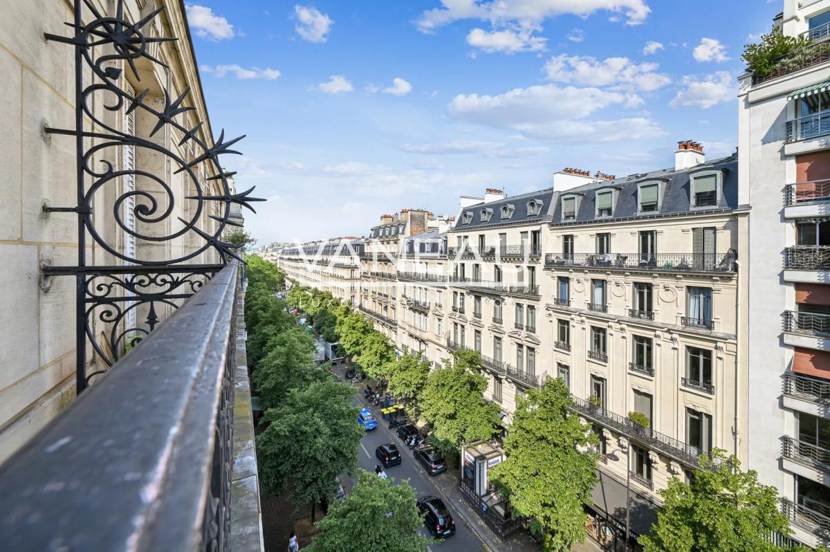 Place Victor Hugo - Un dernier étage avec vue , entièrement réno