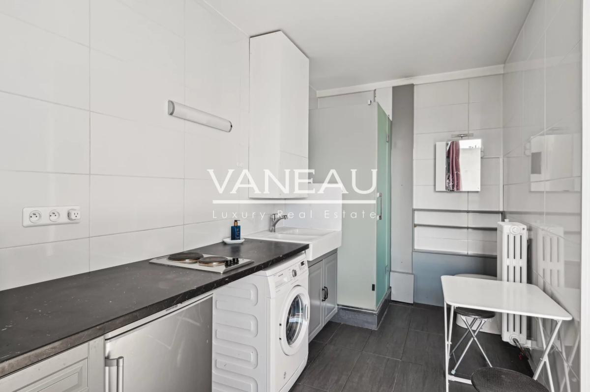 Paris 7e/Gros Caillou-Grenelle/Studio de 20,10 m² Carrez-Balcon-