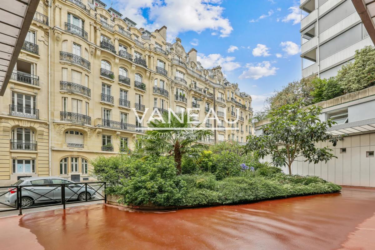 Paris 16ème PASSY Appartement de 89 m2 avec terrasse arborée