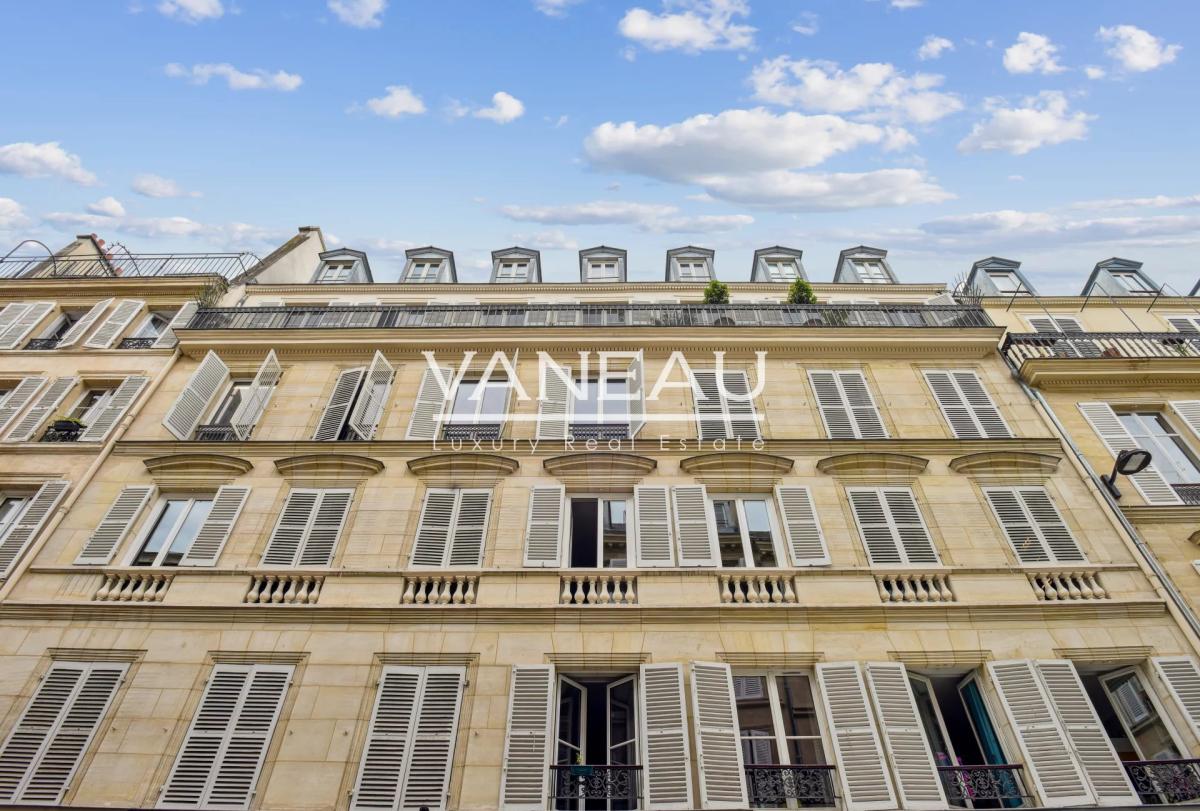 PARIS 7 - RUE DU PRE AUX CLERCS - APPARTEMENT FAMILIAL - VUE JAR