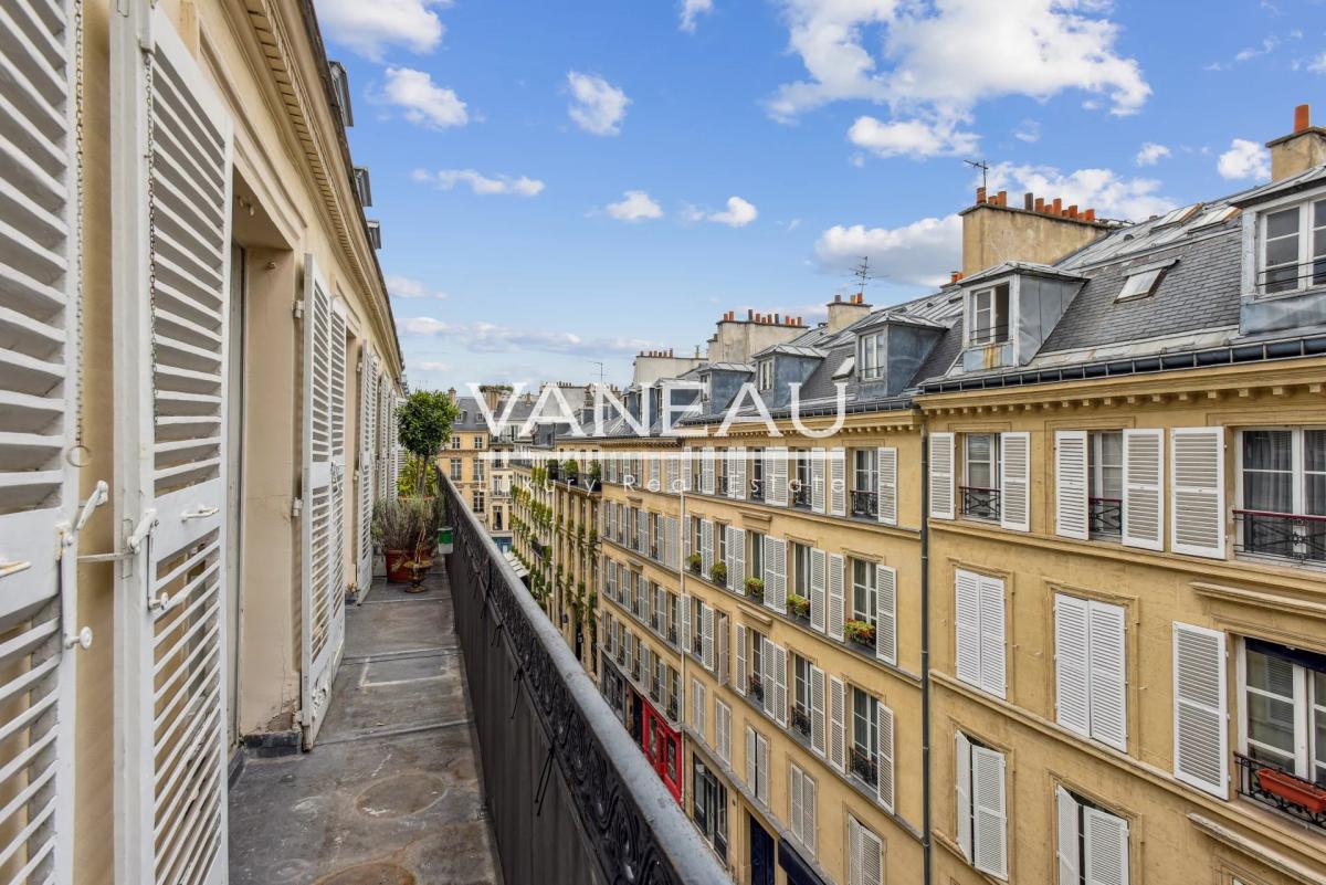 PARIS 7 - RUE DU PRE AUX CLERCS - APPARTEMENT FAMILIAL - VUE JAR