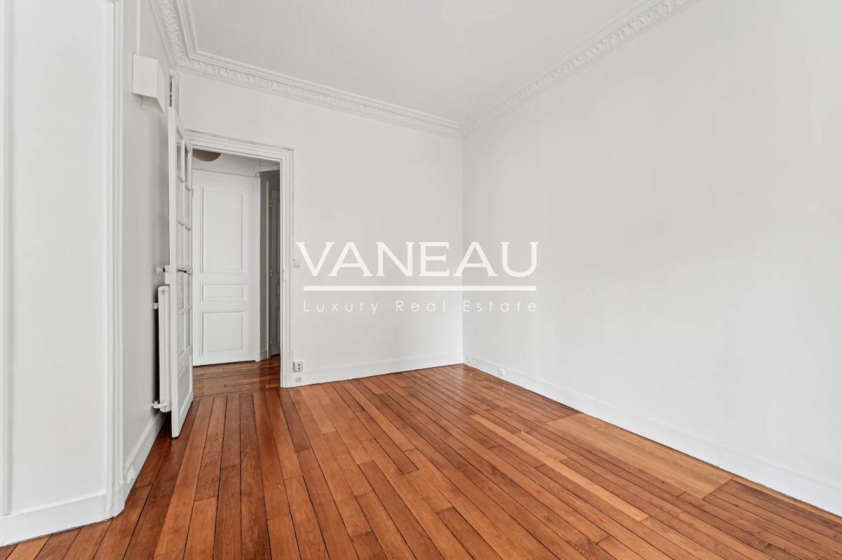 BON MARCHE - VANEAU