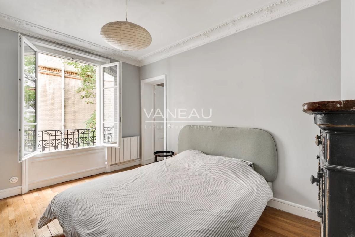 Dans un bel immeuble - Appartement entièrement rénové - Paris 15