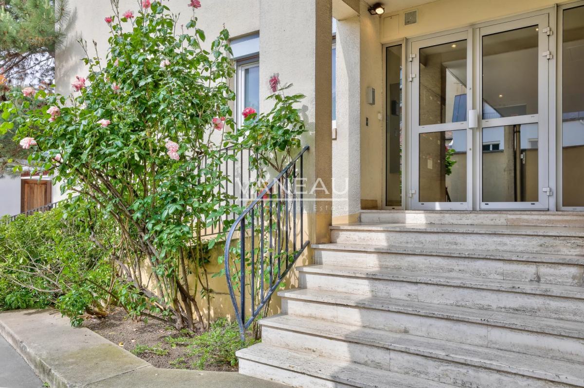 DERNIER ETAGE - VUE DEGAGEE - BALCON/TERRASSE  - DEUX CHAMBRES