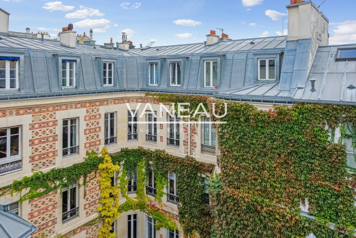 34m2 / 5ème étage - Saint-Germain-des-Prés - Carré des Antiquair