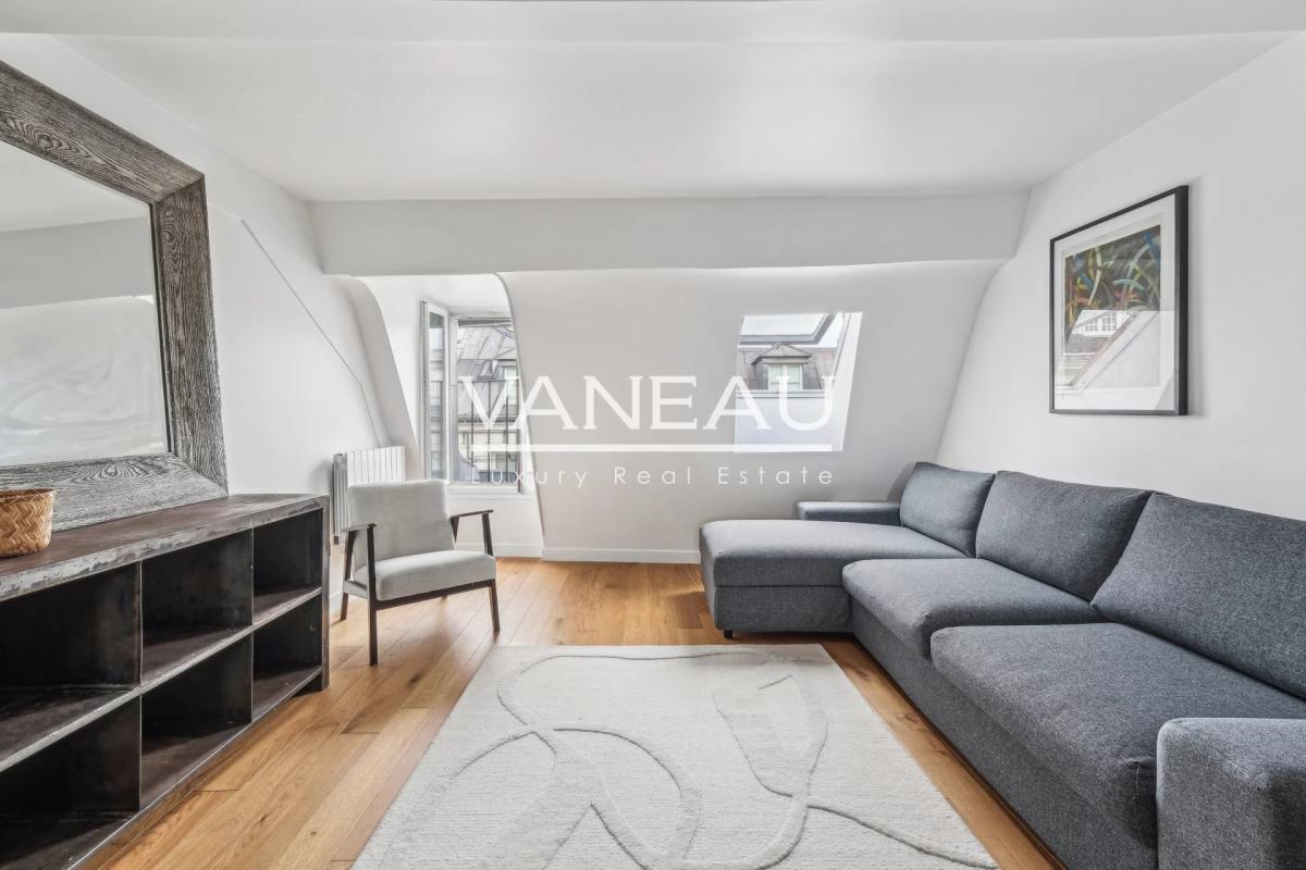 34m2 / 5ème étage - Saint-Germain-des-Prés - Carré des Antiquair