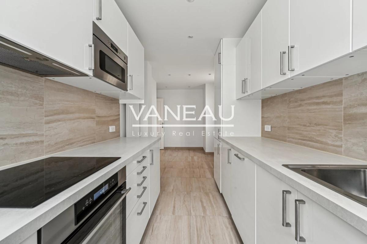 VAUGIRARD - VOLONTAIRES : Appartement familial avec balcon