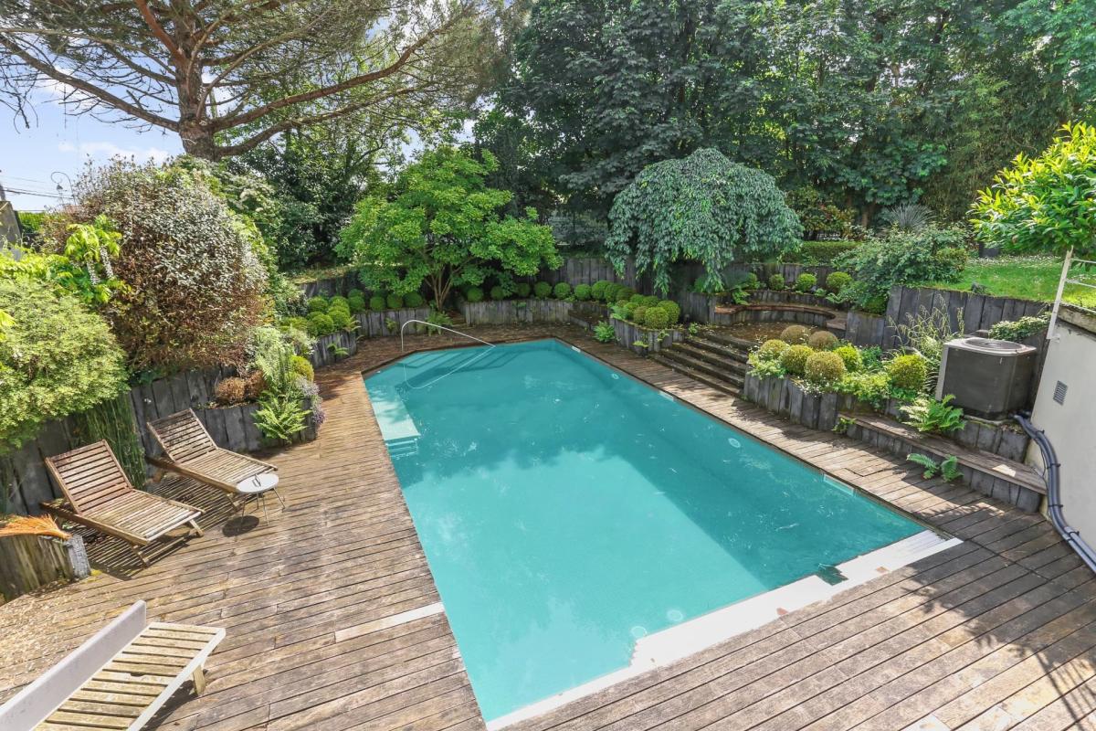 Très belle propriété avec piscine au coeur de Garches