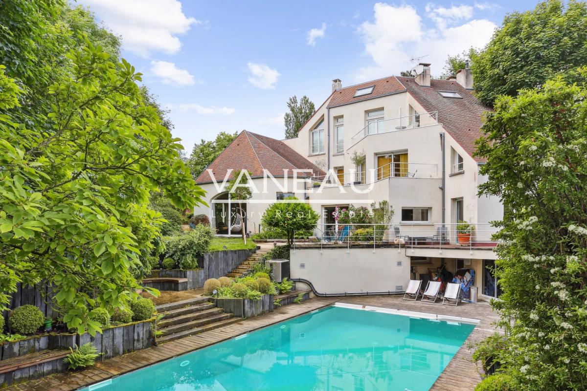 Très belle propriété avec piscine au coeur de Garches