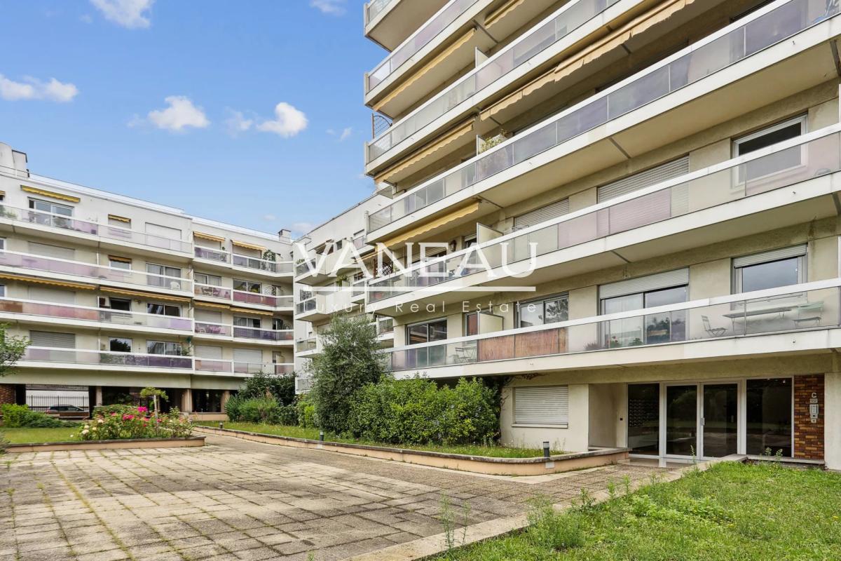 Boulogne, Gallieni/Victor Hugo - Studio avec balcon terrasse au 