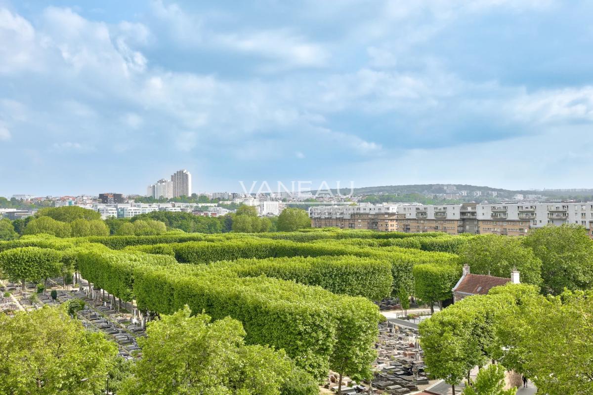 DERNIER ETAGE - VUE DEGAGEE - BALCON/TERRASSE  - DEUX CHAMBRES