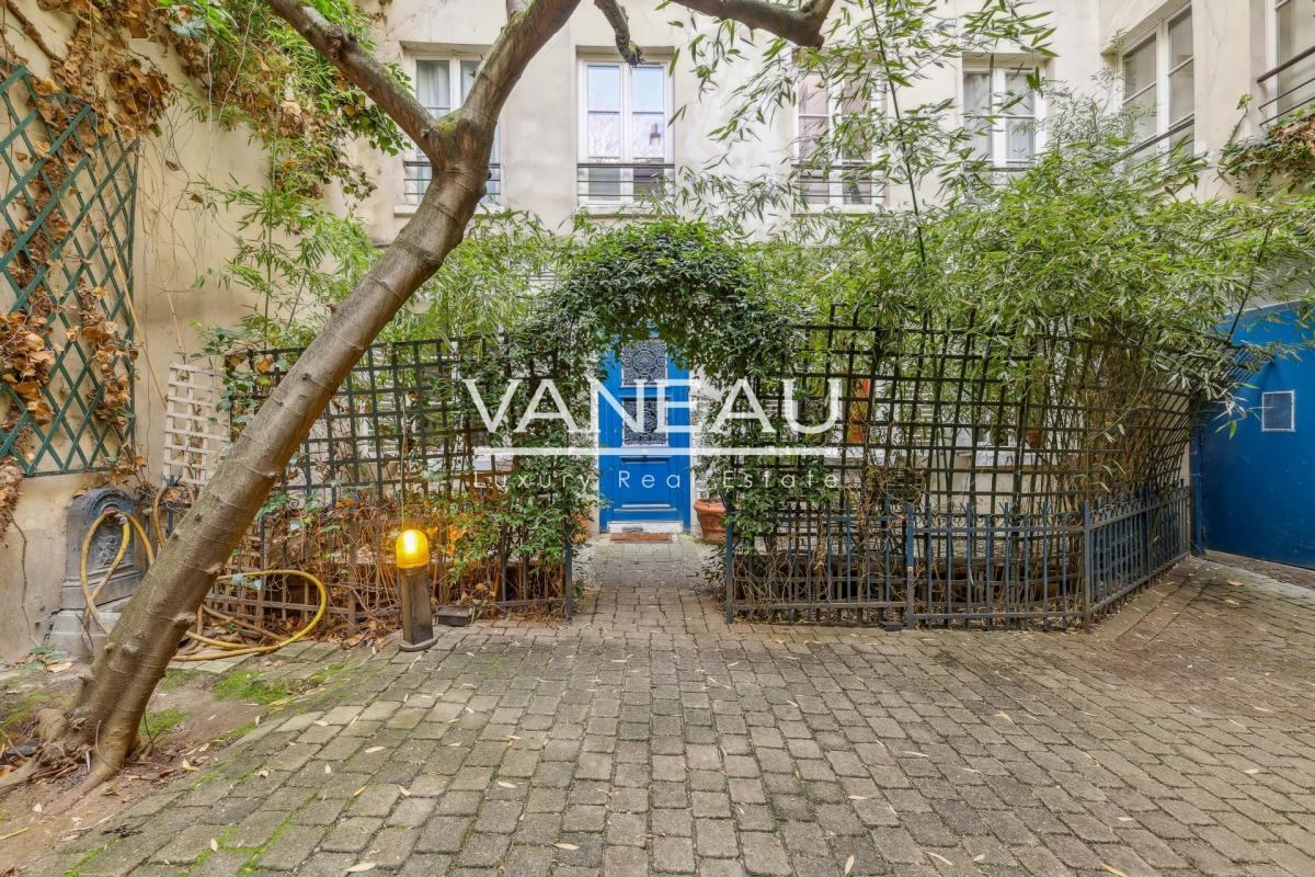 PARIS VIII / Palais de l' Elysée - Pied à terre avec jardin