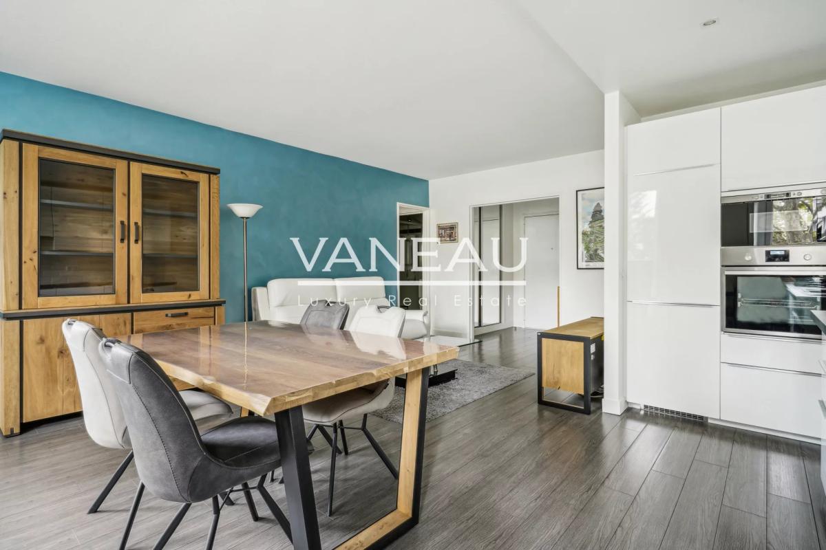 Neuilly - Appartement deux pièces en parfait état avec balcon