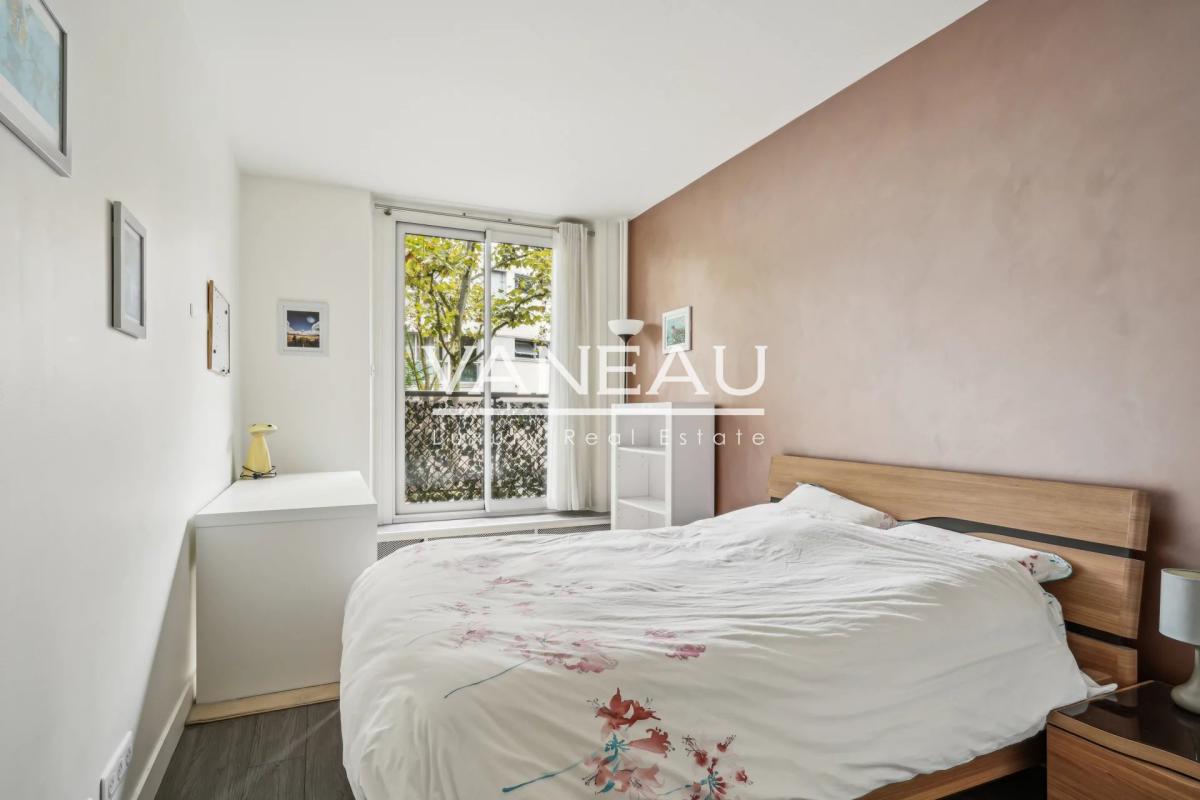 Neuilly - Appartement deux pièces en parfait état avec balcon