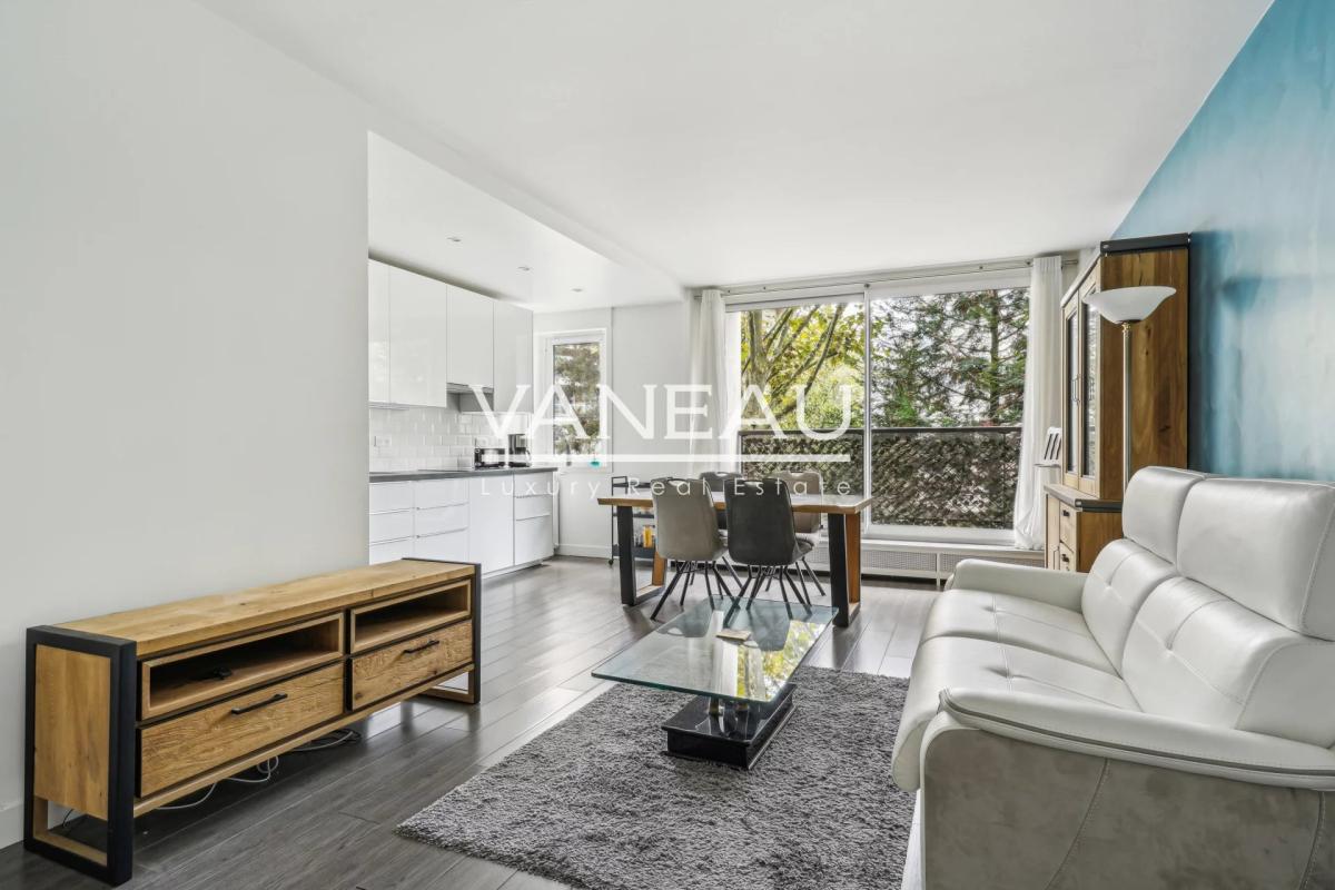 Neuilly - Appartement deux pièces en parfait état avec balcon