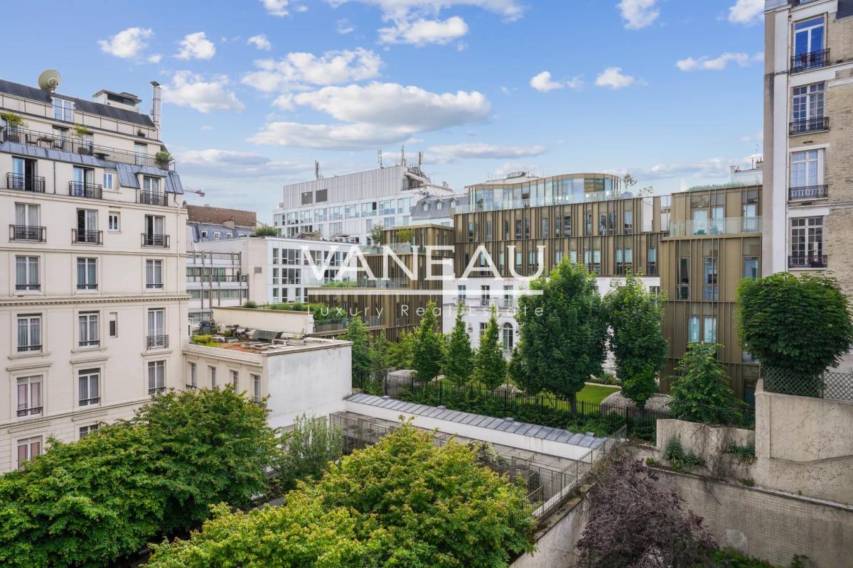 PARIS 8 - CHAMPS ELYSEES - vue sur jardins