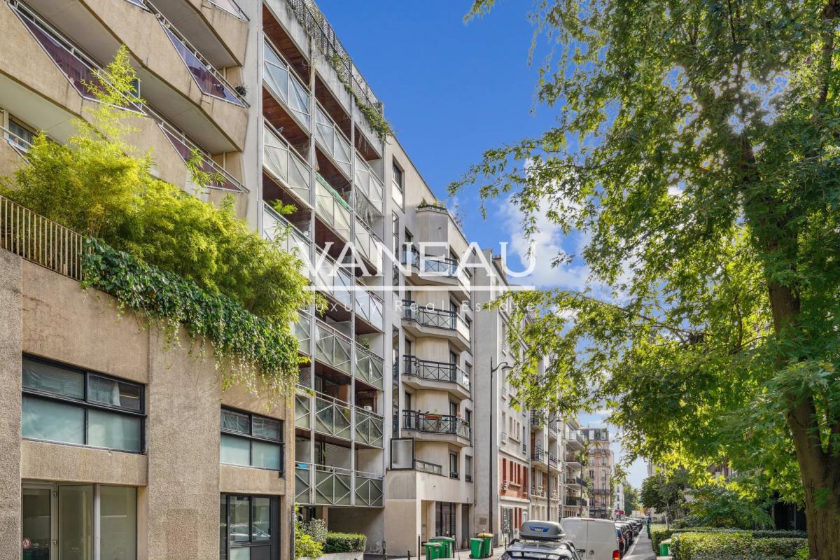 studio avec balcon et parking