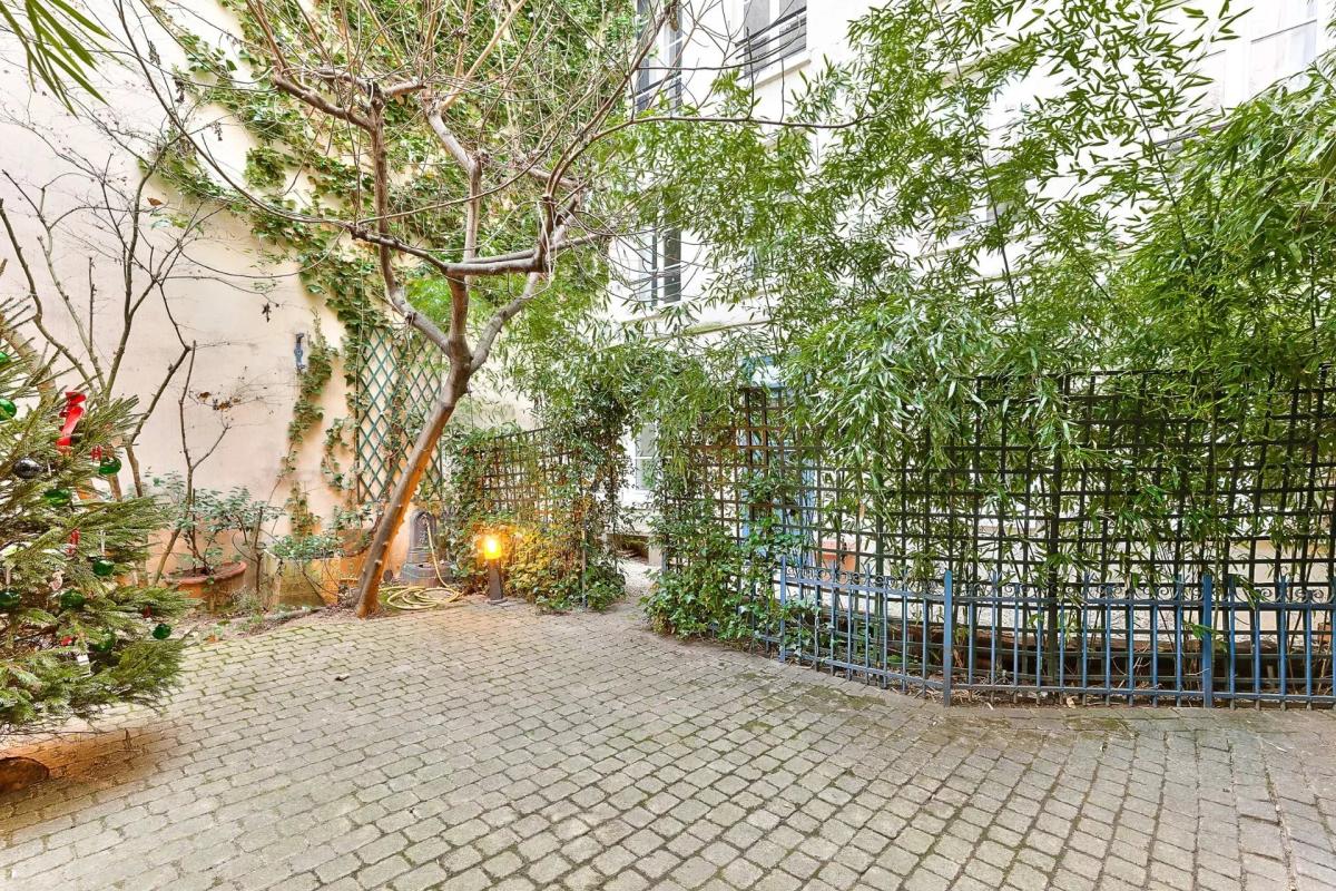 PARIS VIII / Palais de l' Elysée - Pied à terre avec jardin