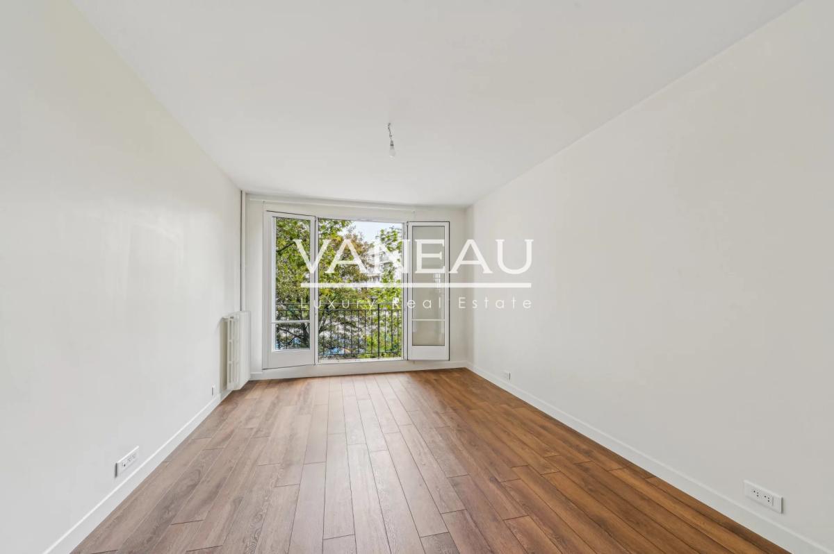 VAUGIRARD - VOLONTAIRES : Appartement familial avec balcon