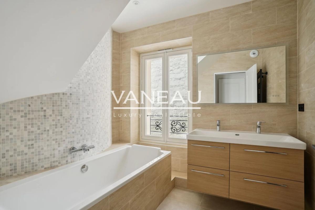 Paris XV - BEAUGRENELLE - Maison familiale 200 m² - état neuf.