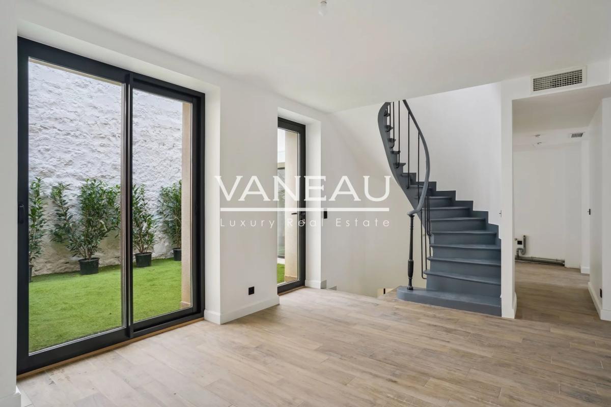 Paris XV - BEAUGRENELLE - Maison familiale 200 m² - état neuf.