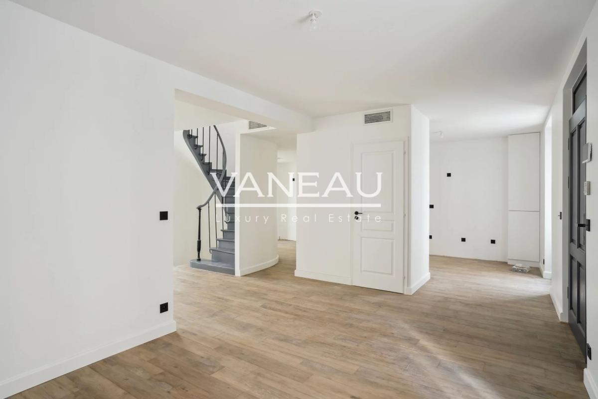 Paris XV - BEAUGRENELLE - Maison familiale 200 m² - état neuf.