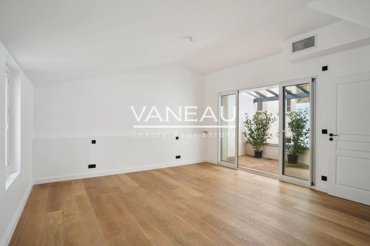 Paris XV - BEAUGRENELLE - Maison familiale 200 m² - état neuf.