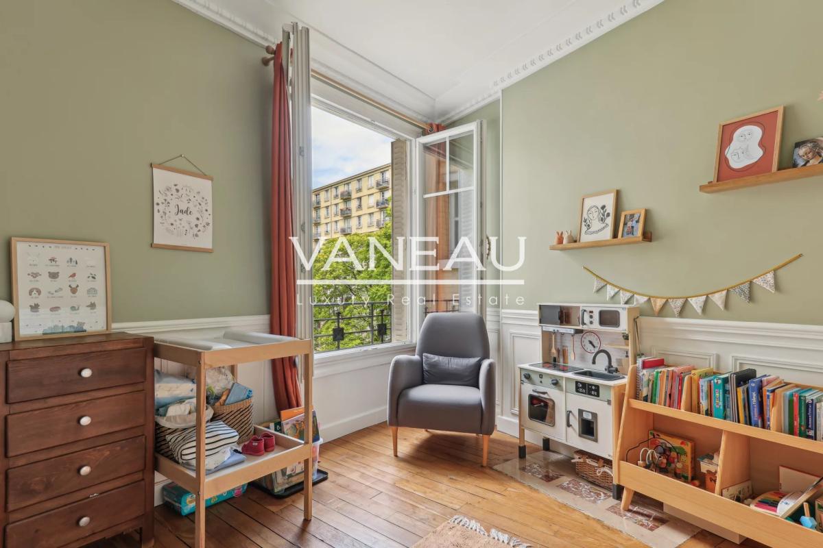 PARIS XV - Voie privée calme et résidentielle -  Bel appartement