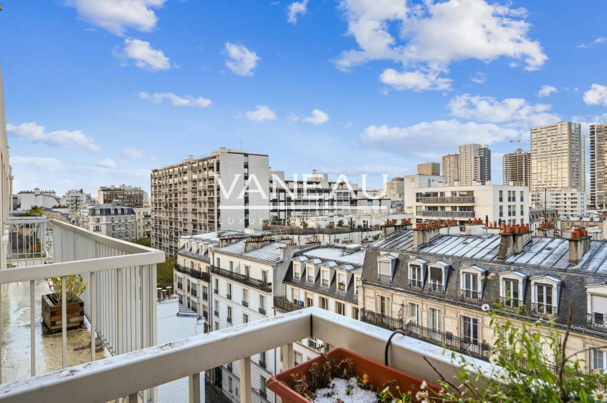 Paris XV - Quartier Dupleix Motte Piquet - Etage élevé avec balc