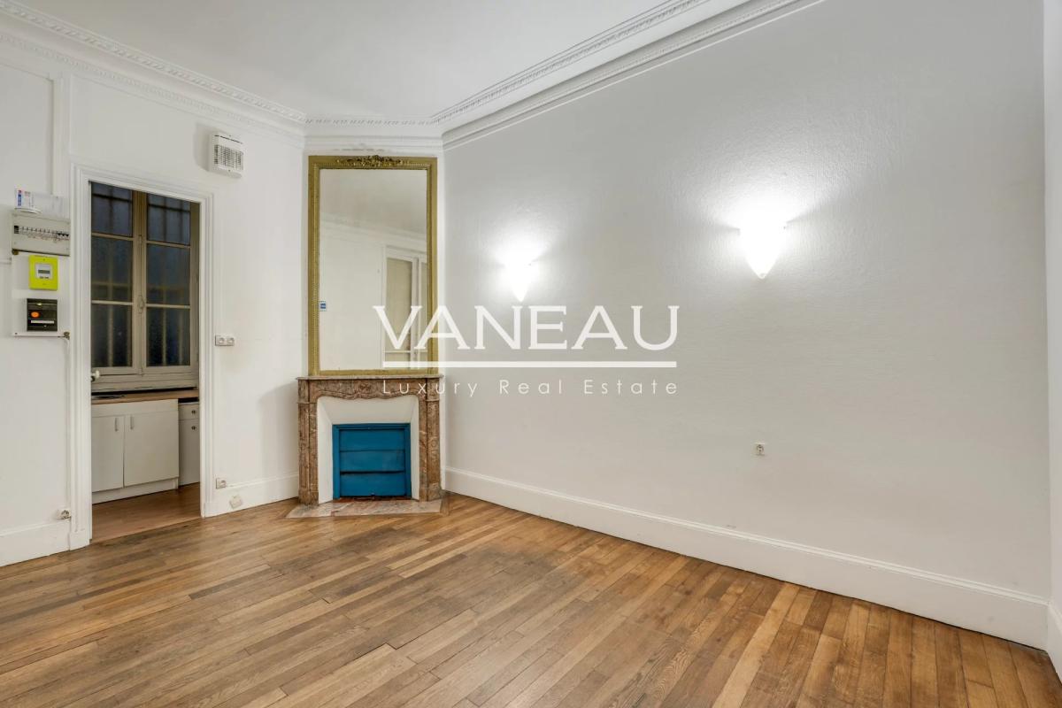 Paris 7e/Gros Caillou-rue Cler/studio de 18,43 m² Carrez/courett