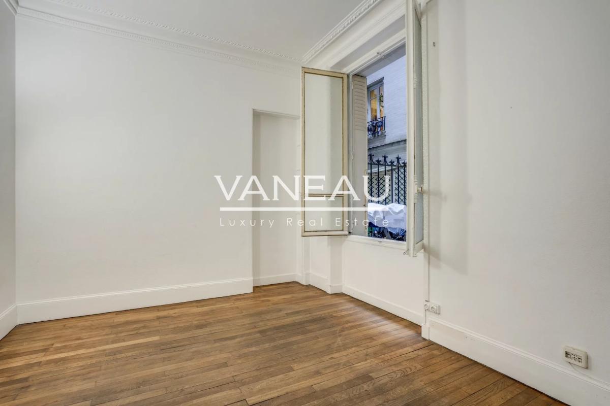 Paris 7e/Gros Caillou-rue Cler/studio de 18,43 m² Carrez/courett