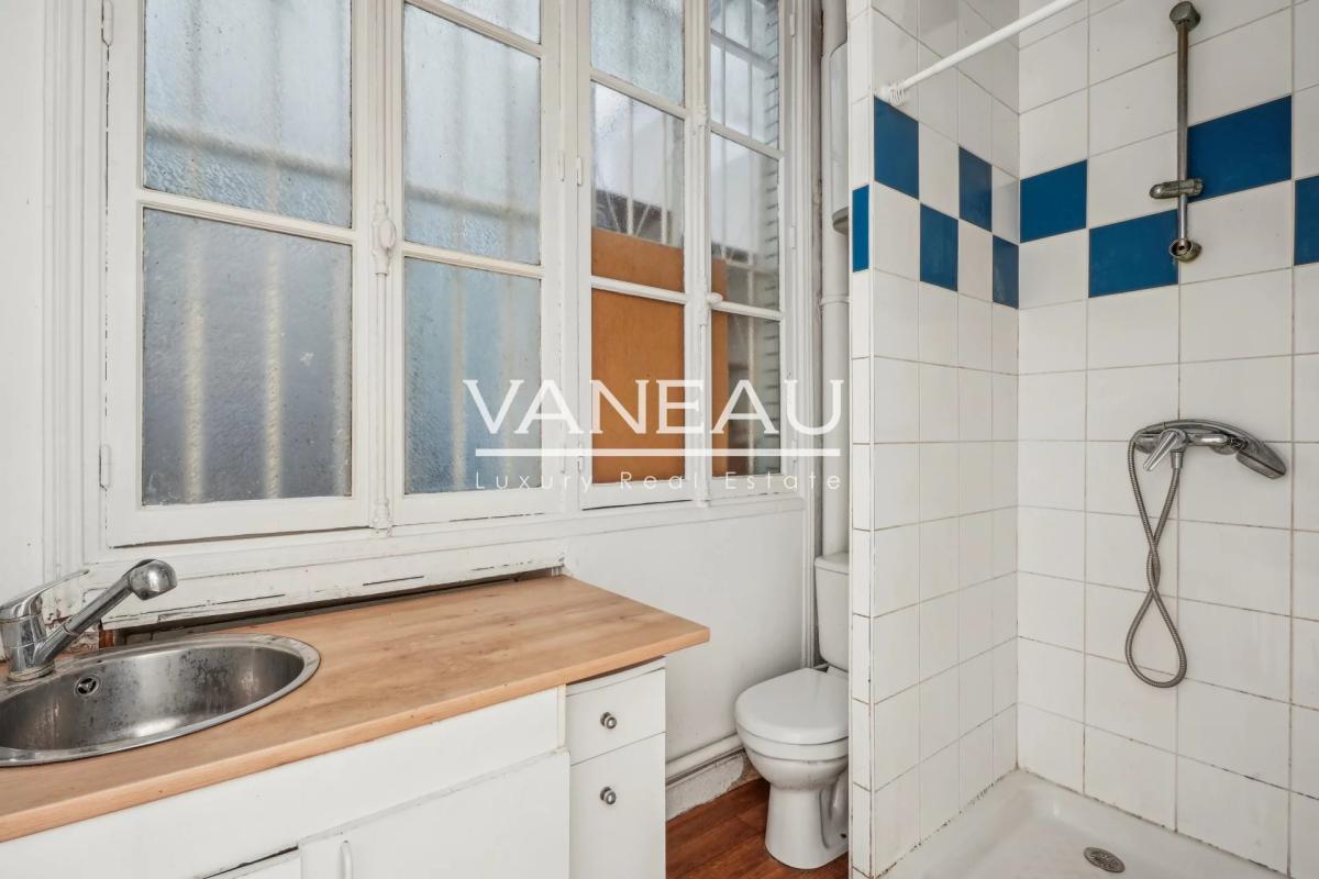 Paris 7e/Gros Caillou-rue Cler/studio de 18,43 m² Carrez/courett