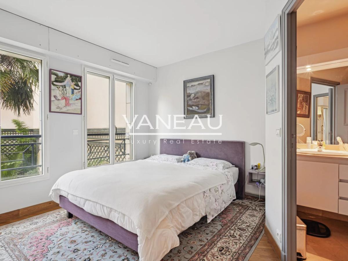 EXCLUSIVITE - NUE PROPRIETE - PARIS 7E SAINT DOMINIQUE - BOURDON