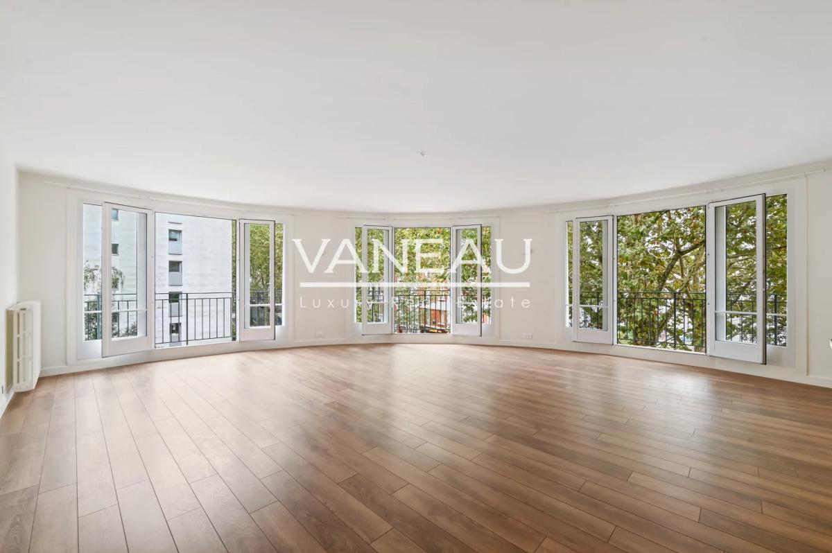 VAUGIRARD - VOLONTAIRES : Appartement familial avec balcon