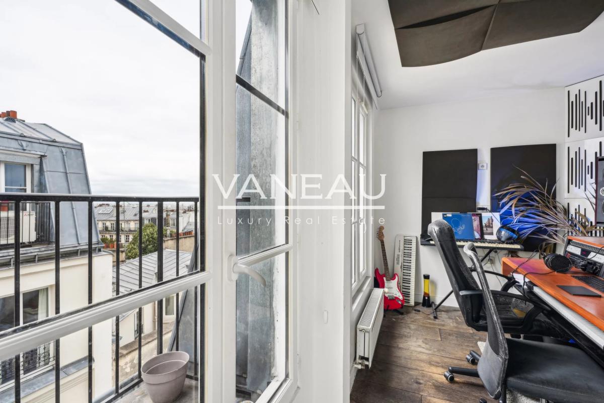 DERNIER ETAGE - Appartement en duplex avec vue Sacré-Coeur