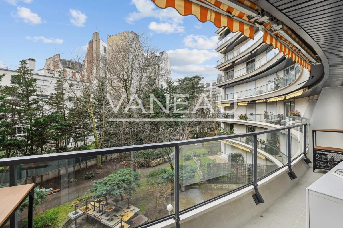 Neuilly  Mairie - 2 pièces avec balcon sur jardin vendu  loué