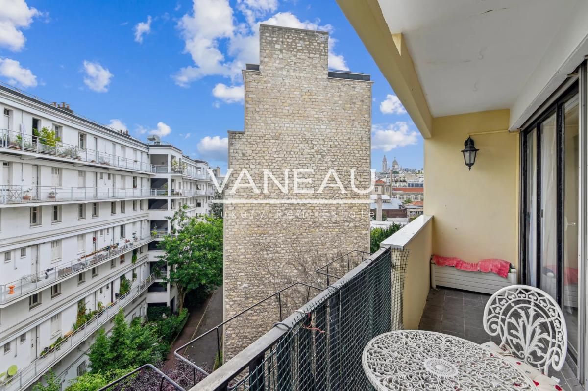 2 pièces avec balcons au calme et vue Sacré Coeur -