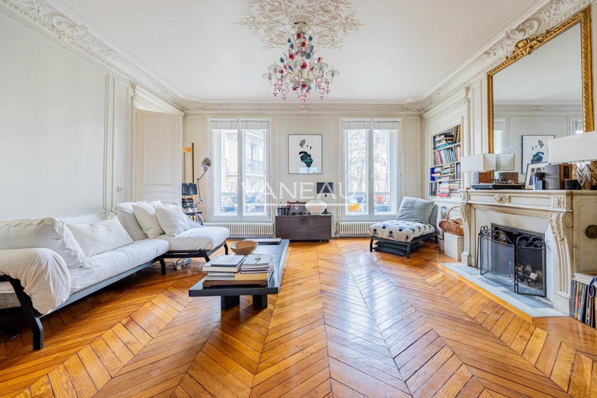 FAUBOURG DU ROULE - APPARTEMENT FAMILIAL