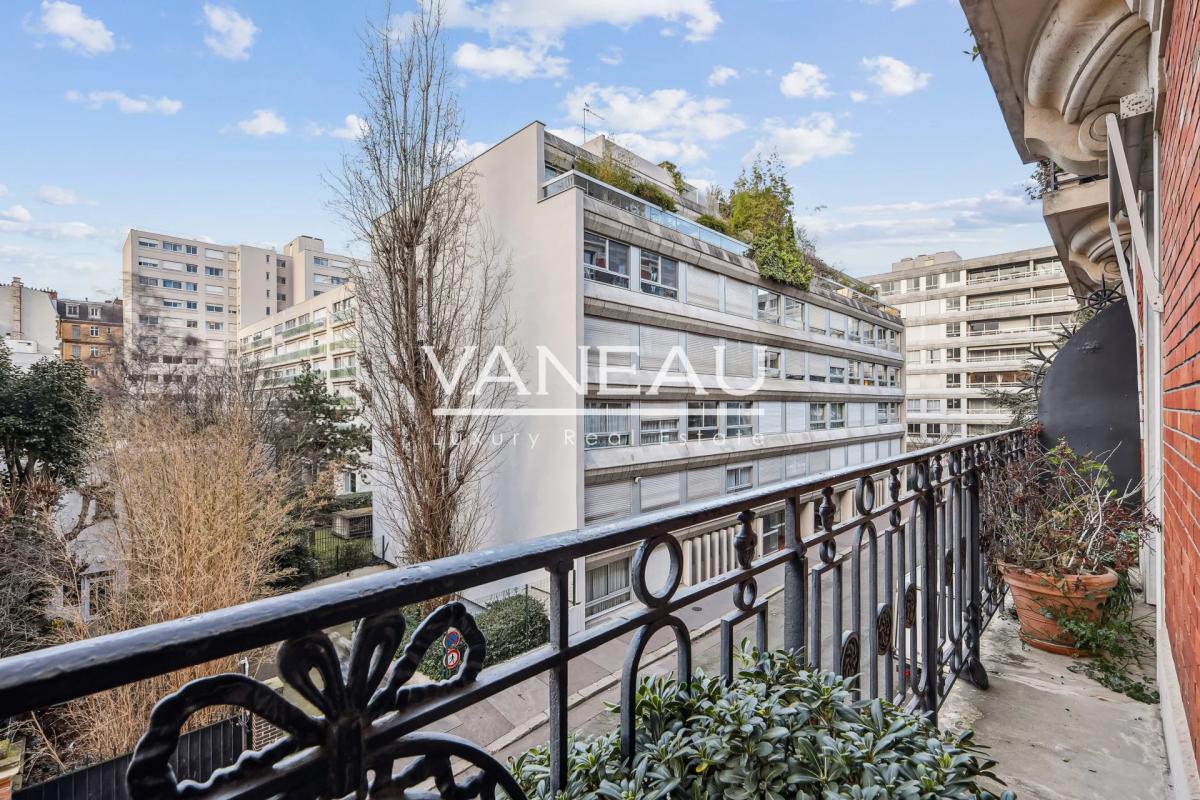 Sèvres Lecourbe / Cambronne : Appartement familial avec balcon