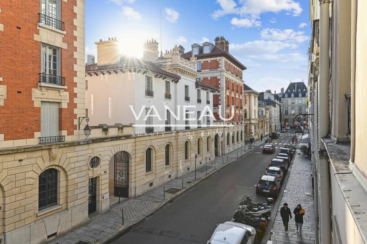 Paris 4e - Place des Vosges - Studio ensoleillé