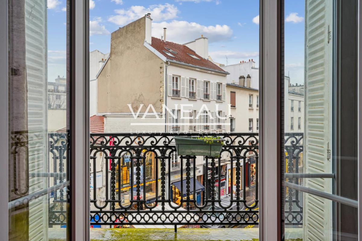 PARIS XV Commerce - Appartement d'exception quatre pièces avec b